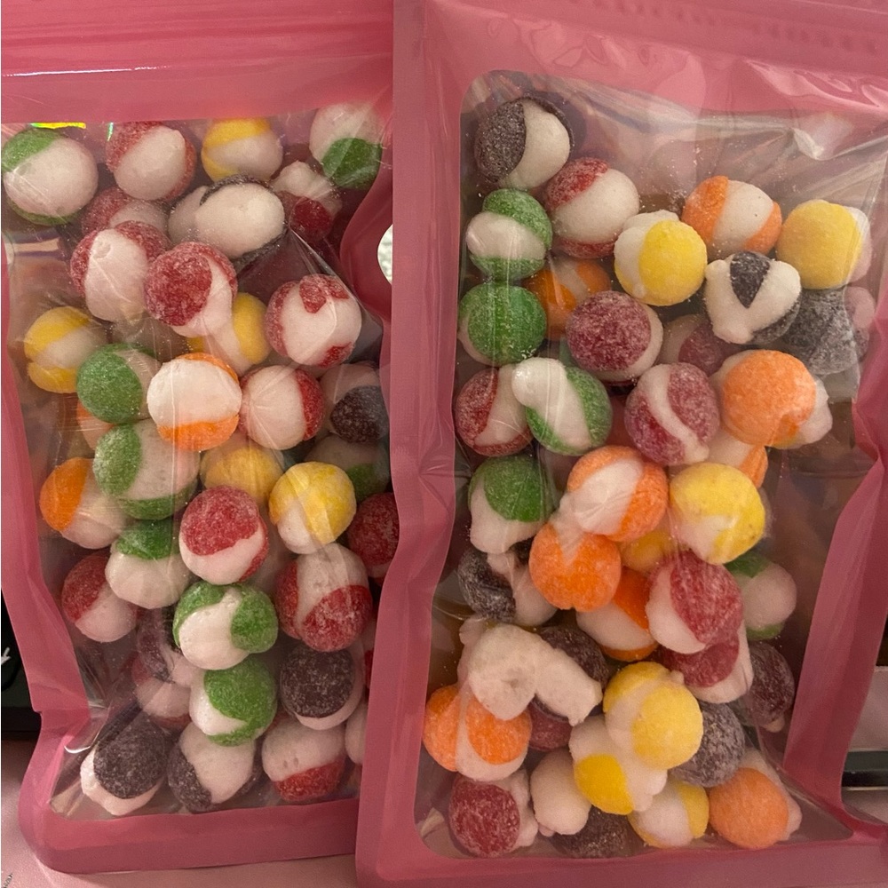 Freeze dried rainbow sour crunch